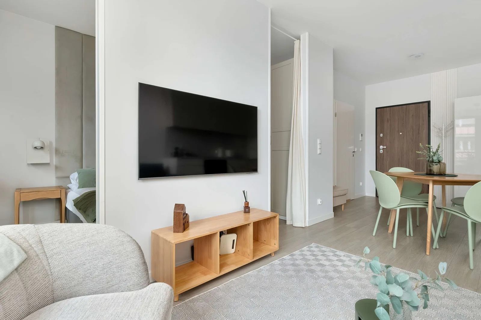 Premium Amenities & Services
